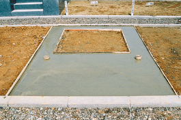 外柵の基礎工事完了